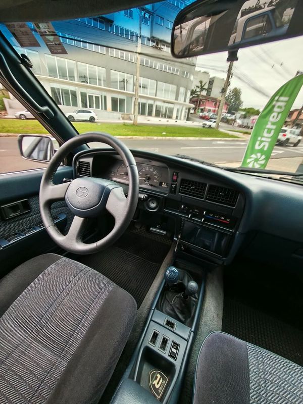 Toyota Hilux SW4 4×4 2.8 1995/1995 RENNER AUTOMÓVEIS LAJEADO / Carros no Vale