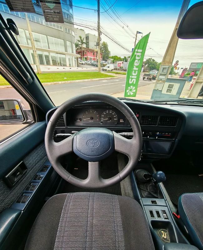 Toyota Hilux SW4 4×4 2.8 1995/1995 RENNER AUTOMÓVEIS LAJEADO / Carros no Vale