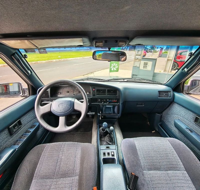 Toyota Hilux SW4 4×4 2.8 1995/1995 RENNER AUTOMÓVEIS LAJEADO / Carros no Vale