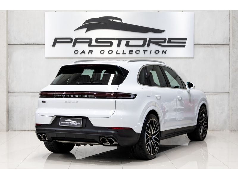 PORSCHE CAYENNE 4.0 V8 S AWD TIPTRONIC S 2023/2024 PASTORE CAR COLLECTION BENTO GONÇALVES / Carros no Vale PORSCHE CAYENNE 4.0 V8 S AWD TIPTRONIC S 2023/2024 PASTORE CAR COLLECTION BENTO GONÇALVES / Carros no Vale