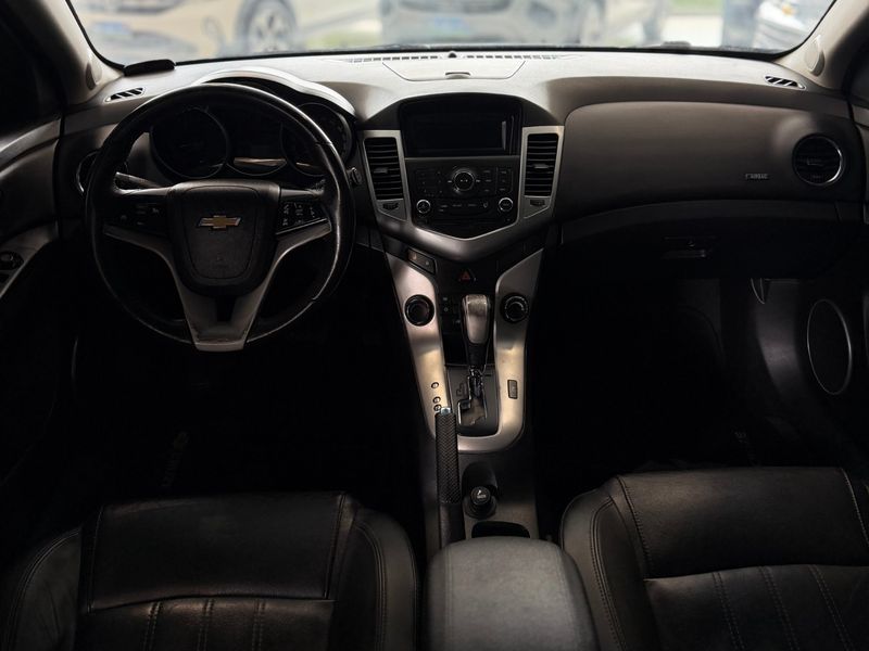 CHEVROLET CRUZE 1.8 LT SPORT6 16V 2013/2014 LEHMEN VEÍCULOS VENÂNCIO AIRES / Carros no Vale