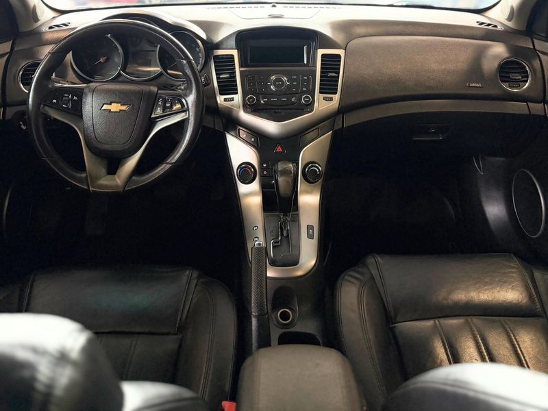 CHEVROLET CRUZE 1.8 LT SPORT6 16V 2013/2014 LEHMEN VEÍCULOS VENÂNCIO AIRES / Carros no Vale CHEVROLET CRUZE 1.8 LT SPORT6 16V 2013/2014 LEHMEN VEÍCULOS VENÂNCIO AIRES / Carros no Vale