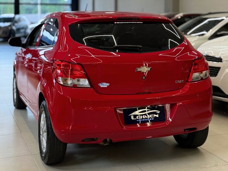 CHEVROLET ONIX 1.0 MPFI LS 8V 2015/2015 LEHMEN VEÍCULOS VENÂNCIO AIRES / Carros no Vale