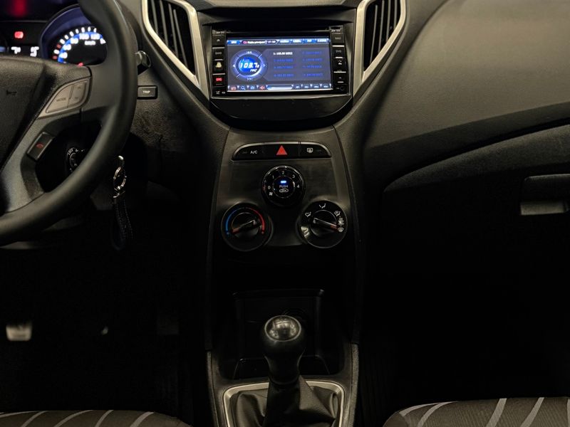 HYUNDAI HB20S 1.0 COMFORT STYLE 12V 2013/2014 LEHMEN VEÍCULOS VENÂNCIO AIRES / Carros no Vale