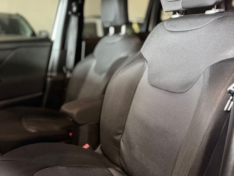JEEP RENEGADE 1.8 16V LONGITUDE 2015/2016 LEHMEN VEÍCULOS VENÂNCIO AIRES / Carros no Vale