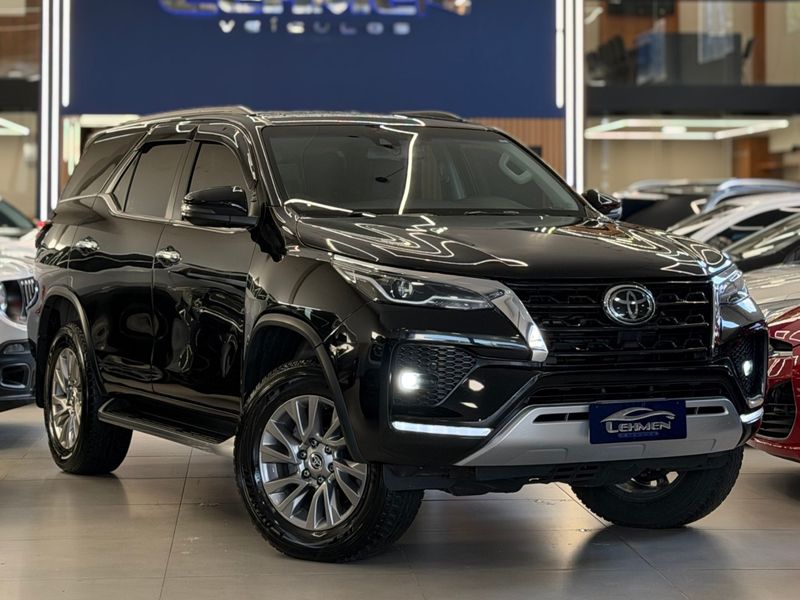 TOYOTA HILUX SW4 2.8 D-4D TURBO SRX 7L 4X4 2021/2021 LEHMEN VEÍCULOS VENÂNCIO AIRES / Carros no Vale