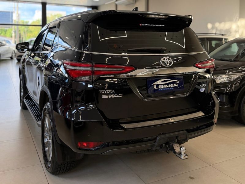 TOYOTA HILUX SW4 2.8 D-4D TURBO SRX 7L 4X4 2021/2021 LEHMEN VEÍCULOS VENÂNCIO AIRES / Carros no Vale