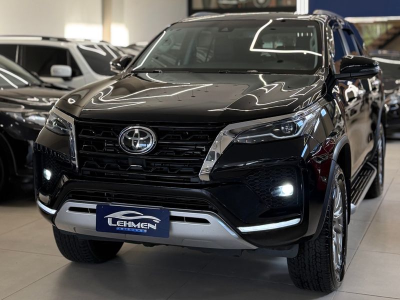 TOYOTA HILUX SW4 2.8 D-4D TURBO SRX 7L 4X4 2021/2021 LEHMEN VEÍCULOS VENÂNCIO AIRES / Carros no Vale