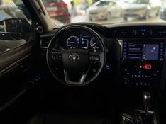 TOYOTA HILUX SW4 2.8 D-4D TURBO SRX 7L 4X4 2021/2021 LEHMEN VEÍCULOS VENÂNCIO AIRES / Carros no Vale