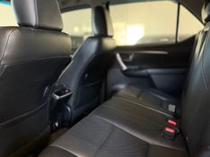 TOYOTA HILUX SW4 2.8 D-4D TURBO SRX 7L 4X4 2021/2021 LEHMEN VEÍCULOS VENÂNCIO AIRES / Carros no Vale