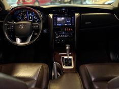 TOYOTA HILUX SW4 2.8 SRX 4X4 16V TURBO INTERCOOLER 2018/2019 LEHMEN VEÍCULOS VENÂNCIO AIRES / Carros no Vale