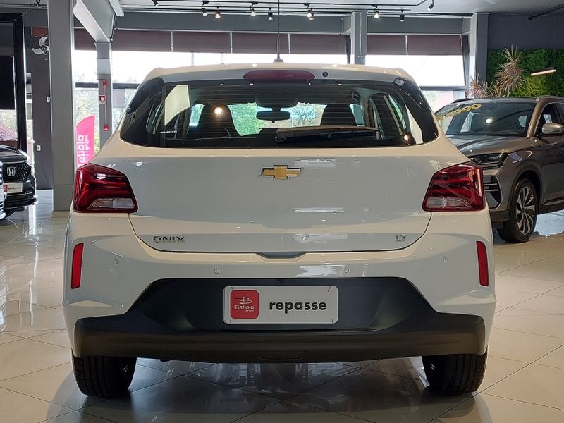 Chevrolet ONIX 1.0 FLEX LT MANUAL 2021/2022 BETIOLO NOVOS E SEMINOVOS LAJEADO / Carros no Vale Chevrolet ONIX 1.0 FLEX LT MANUAL 2021/2022 BETIOLO NOVOS E SEMINOVOS LAJEADO / Carros no Vale