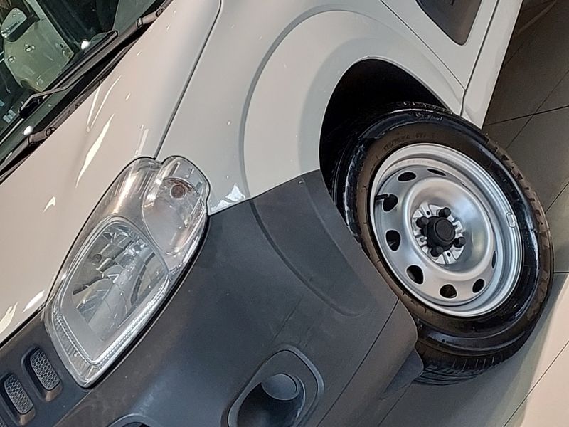 Fiat FIORINO 1.4 MPI FURGÃO 8V FLEX 2P MANUAL 2015/2016 BETIOLO NOVOS E SEMINOVOS LAJEADO / Carros no Vale