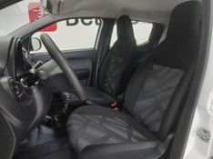 Fiat MOBI 1.0 EVO FLEX LIKE MANUAL 2023/2023 BETIOLO NOVOS E SEMINOVOS LAJEADO / Carros no Vale