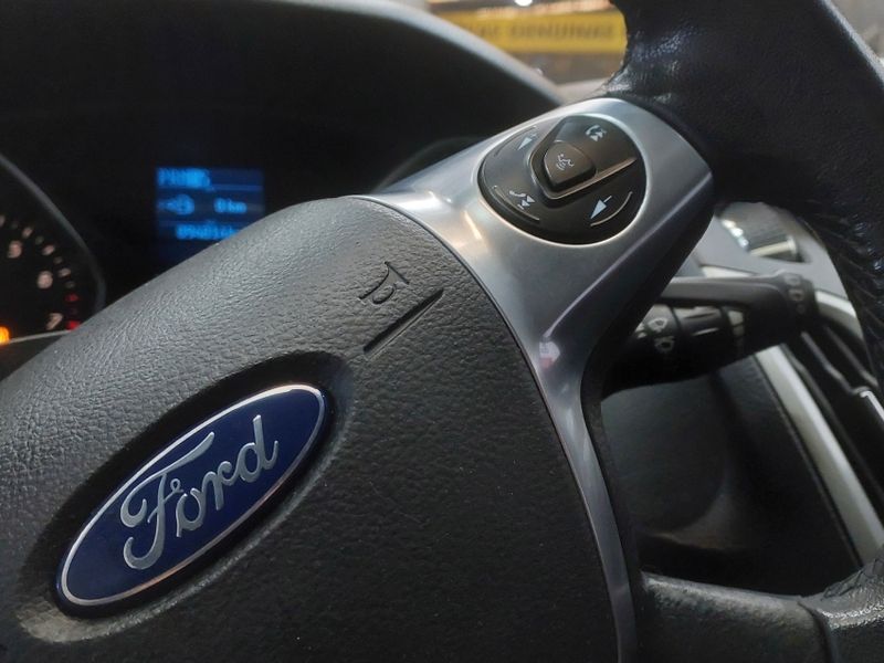Ford FOCUS 2.0 TITANIUM 16V FLEX 4P POWERSHIFT 2014/2015 BETIOLO NOVOS E SEMINOVOS LAJEADO / Carros no Vale