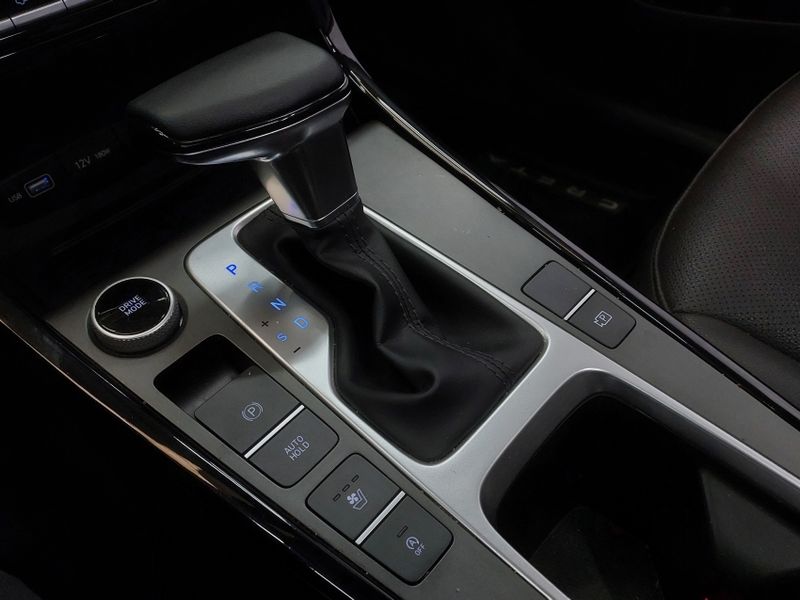 Hyundai CRETA 1.0 TGDI FLEX PLATINUM AUTOMÁTICO 2024/2024 BETIOLO NOVOS E SEMINOVOS LAJEADO / Carros no Vale Hyundai CRETA 1.0 TGDI FLEX PLATINUM AUTOMÁTICO 2024/2024 BETIOLO NOVOS E SEMINOVOS LAJEADO / Carros no Vale
