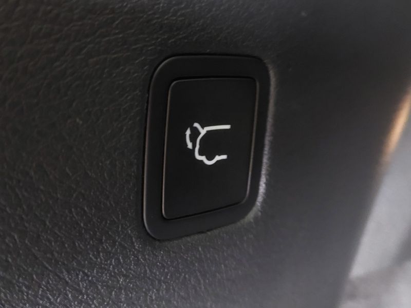 JEEP COMMANDER 1.3 T270 TURBO FLEX LONGITUDE AT6 2024/2025 BETIOLO NOVOS E SEMINOVOS LAJEADO / Carros no Vale JEEP COMMANDER 1.3 T270 TURBO FLEX LONGITUDE AT6 2024/2025 BETIOLO NOVOS E SEMINOVOS LAJEADO / Carros no Vale
