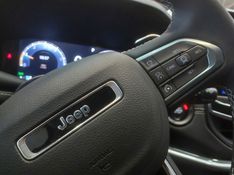 JEEP COMMANDER 1.3 T270 TURBO FLEX LONGITUDE AT6 2024/2025 BETIOLO NOVOS E SEMINOVOS LAJEADO / Carros no Vale