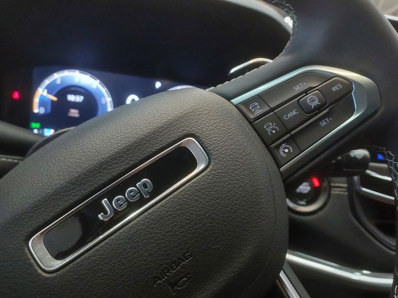 JEEP COMMANDER 1.3 T270 TURBO FLEX LONGITUDE AT6 2024/2025 BETIOLO NOVOS E SEMINOVOS LAJEADO / Carros no Vale JEEP COMMANDER 1.3 T270 TURBO FLEX LONGITUDE AT6 2024/2025 BETIOLO NOVOS E SEMINOVOS LAJEADO / Carros no Vale