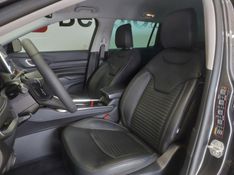 JEEP COMMANDER 1.3 T270 TURBO FLEX LONGITUDE AT6 2024/2025 BETIOLO NOVOS E SEMINOVOS LAJEADO / Carros no Vale