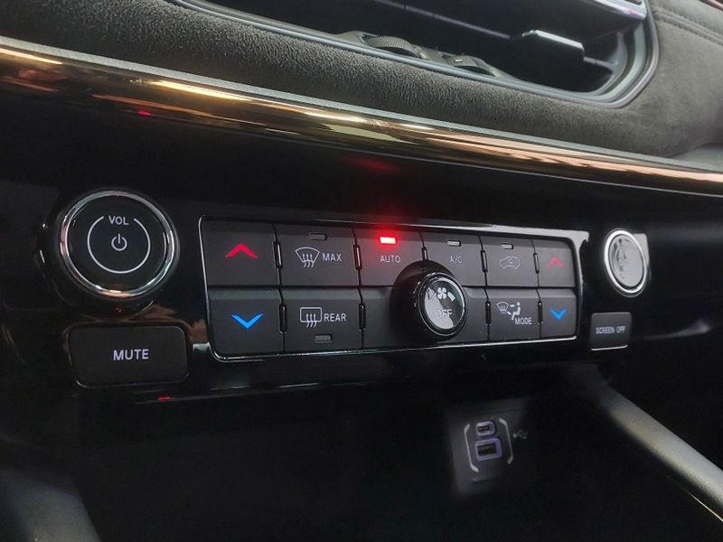 JEEP COMMANDER 2.0 TD380 TURBO DIESEL LIMITED AT9 2022/2022 BETIOLO NOVOS E SEMINOVOS LAJEADO / Carros no Vale