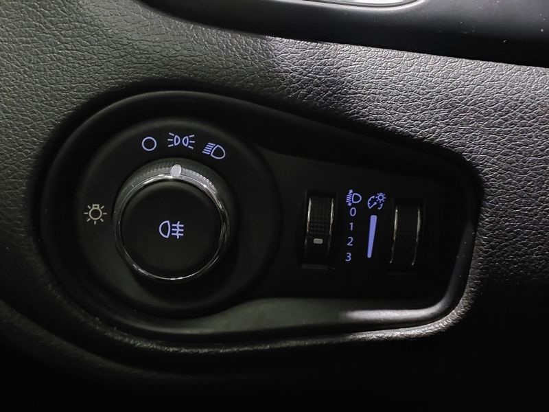 JEEP RENEGADE 1.8 16V FLEX SPORT 4P AUTOMÁTICO 2018/2019 BETIOLO NOVOS E SEMINOVOS LAJEADO / Carros no Vale JEEP RENEGADE 1.8 16V FLEX SPORT 4P AUTOMÁTICO 2018/2019 BETIOLO NOVOS E SEMINOVOS LAJEADO / Carros no Vale