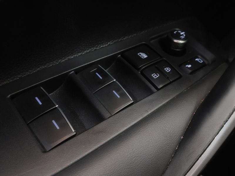 Toyota COROLLA 2.0 VVT-IE FLEX XEI DIRECT SHIFT 2025/2025 BETIOLO NOVOS E SEMINOVOS LAJEADO / Carros no Vale Toyota COROLLA 2.0 VVT-IE FLEX XEI DIRECT SHIFT 2025/2025 BETIOLO NOVOS E SEMINOVOS LAJEADO / Carros no Vale