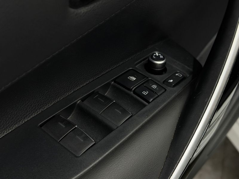 Toyota COROLLA 2.0 VVT-IE FLEX XEI DIRECT SHIFT 2022/2023 BETIOLO NOVOS E SEMINOVOS LAJEADO / Carros no Vale Toyota COROLLA 2.0 VVT-IE FLEX XEI DIRECT SHIFT 2022/2023 BETIOLO NOVOS E SEMINOVOS LAJEADO / Carros no Vale