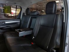 Toyota HILUX 2.8 D-4D TURBO DIESEL CD SR 4X4 AUTOMÁTICO 2025/2025 BETIOLO NOVOS E SEMINOVOS LAJEADO / Carros no Vale