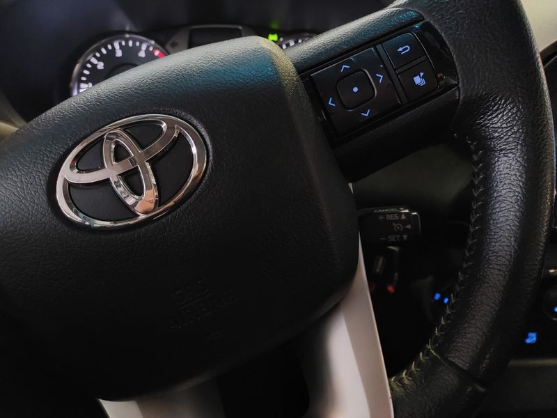 Toyota HILUX 2.8 D-4D TURBO DIESEL CD SR 4X4 AUTOMÁTICO 2025/2025 BETIOLO NOVOS E SEMINOVOS LAJEADO / Carros no Vale