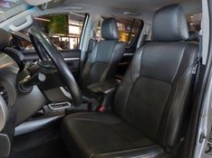Toyota HILUX 2.8 D-4D TURBO DIESEL CD SR 4X4 AUTOMÁTICO 2025/2025 BETIOLO NOVOS E SEMINOVOS LAJEADO / Carros no Vale