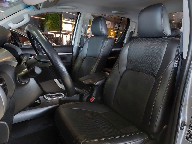 Toyota HILUX 2.8 D-4D TURBO DIESEL CD SR 4X4 AUTOMÁTICO 2025/2025 BETIOLO NOVOS E SEMINOVOS LAJEADO / Carros no Vale