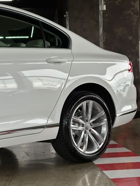 Volkswagen PASSAT 2.0 16V TSI BLUEMOTION GASOLINA HIGHLINE 4P DSG 2019/2019 CASTELLAN E TOMAZONI MOTORS CAXIAS DO SUL / Carros no Vale Volkswagen PASSAT 2.0 16V TSI BLUEMOTION GASOLINA HIGHLINE 4P DSG 2019/2019 CASTELLAN E TOMAZONI MOTORS CAXIAS DO SUL / Carros no Vale