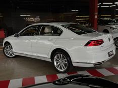 Volkswagen PASSAT 2.0 16V TSI BLUEMOTION GASOLINA HIGHLINE 4P DSG 2019/2019 CASTELLAN E TOMAZONI MOTORS CAXIAS DO SUL / Carros no Vale