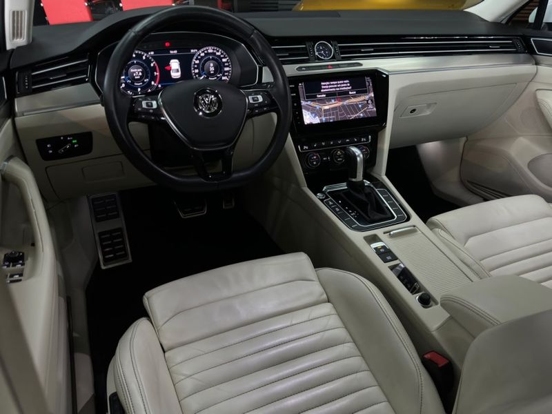 Volkswagen PASSAT 2.0 16V TSI BLUEMOTION GASOLINA HIGHLINE 4P DSG 2019/2019 CASTELLAN E TOMAZONI MOTORS CAXIAS DO SUL / Carros no Vale Volkswagen PASSAT 2.0 16V TSI BLUEMOTION GASOLINA HIGHLINE 4P DSG 2019/2019 CASTELLAN E TOMAZONI MOTORS CAXIAS DO SUL / Carros no Vale