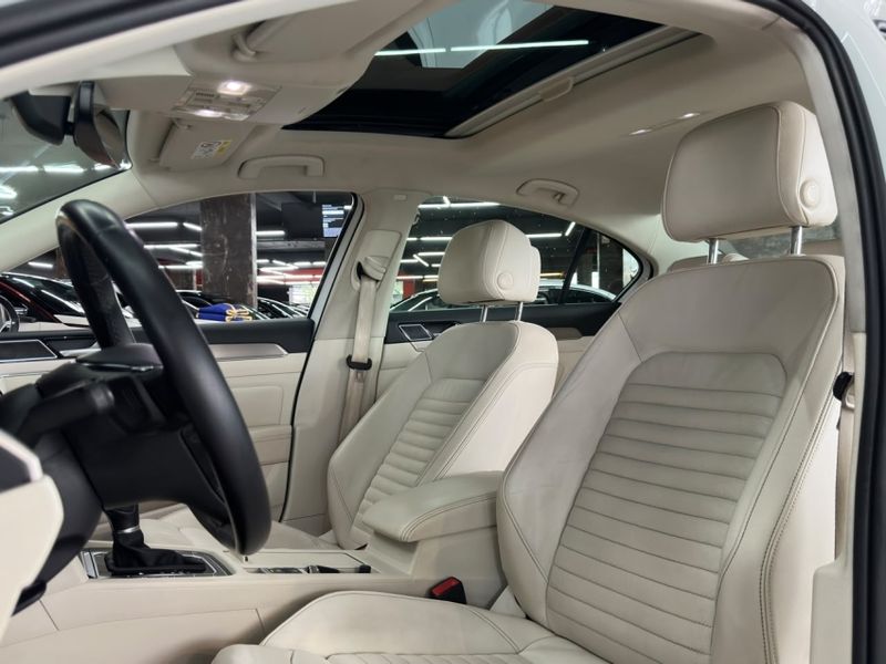 Volkswagen PASSAT 2.0 16V TSI BLUEMOTION GASOLINA HIGHLINE 4P DSG 2019/2019 CASTELLAN E TOMAZONI MOTORS CAXIAS DO SUL / Carros no Vale Volkswagen PASSAT 2.0 16V TSI BLUEMOTION GASOLINA HIGHLINE 4P DSG 2019/2019 CASTELLAN E TOMAZONI MOTORS CAXIAS DO SUL / Carros no Vale
