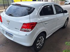 Chevrolet ONIX 1.0 MPFI LT 8V FLEX 4P MANUAL 2013/2013 CAMINHÕES & CAMIONETAS PASSO FUNDO / Carros no Vale