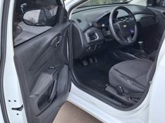 Chevrolet ONIX 1.0 MPFI LT 8V FLEX 4P MANUAL 2013/2013 CAMINHÕES & CAMIONETAS PASSO FUNDO / Carros no Vale