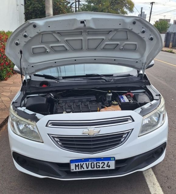 Chevrolet ONIX 1.0 MPFI LT 8V FLEX 4P MANUAL 2013/2013 CAMINHÕES & CAMIONETAS PASSO FUNDO / Carros no Vale