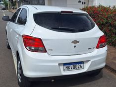 Chevrolet ONIX 1.0 MPFI LT 8V FLEX 4P MANUAL 2013/2013 CAMINHÕES & CAMIONETAS PASSO FUNDO / Carros no Vale