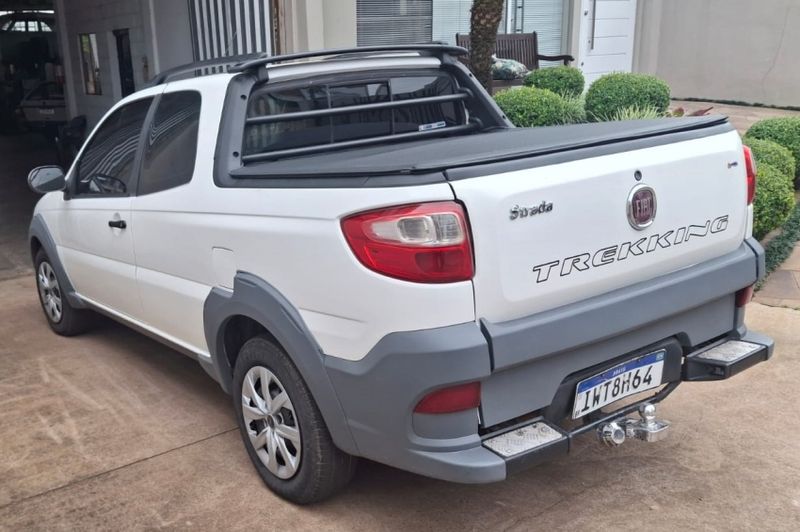 Fiat STRADA 1.6 MPI TREKKING CD 16V FLEX 3P MANUAL 2015/2016 CAMINHÕES & CAMIONETAS PASSO FUNDO / Carros no Vale
