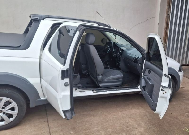 Fiat STRADA 1.6 MPI TREKKING CD 16V FLEX 3P MANUAL 2015/2016 CAMINHÕES & CAMIONETAS PASSO FUNDO / Carros no Vale