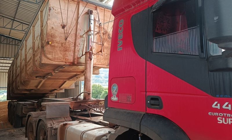 Iveco Stralis 440 STRALIS 600-S44T TB 6×2 EUROT + RANDON 2004 2012/2013 CAMINHÕES & CAMIONETAS PASSO FUNDO / Carros no Vale Iveco Stralis 440 STRALIS 600-S44T TB 6×2 EUROT + RANDON 2004 2012/2013 CAMINHÕES & CAMIONETAS PASSO FUNDO / Carros no Vale