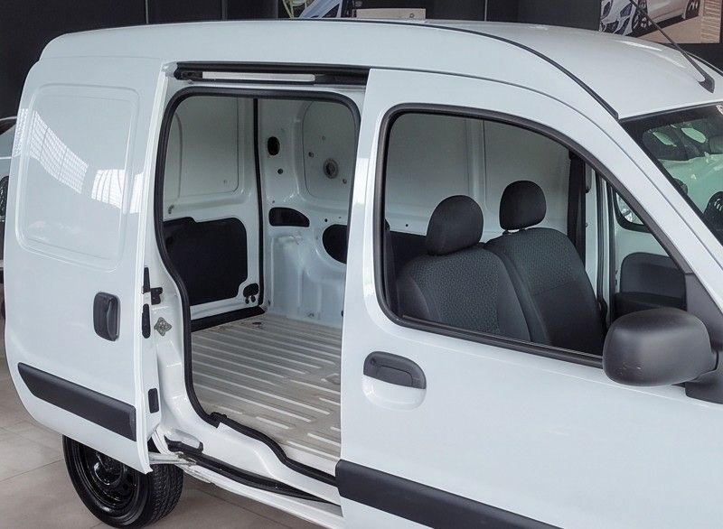 Renault KANGOO 1.6 EXPRESS 16V FLEX 4P MANUAL 2016/2017 CAMINHÕES & CAMIONETAS PASSO FUNDO / Carros no Vale