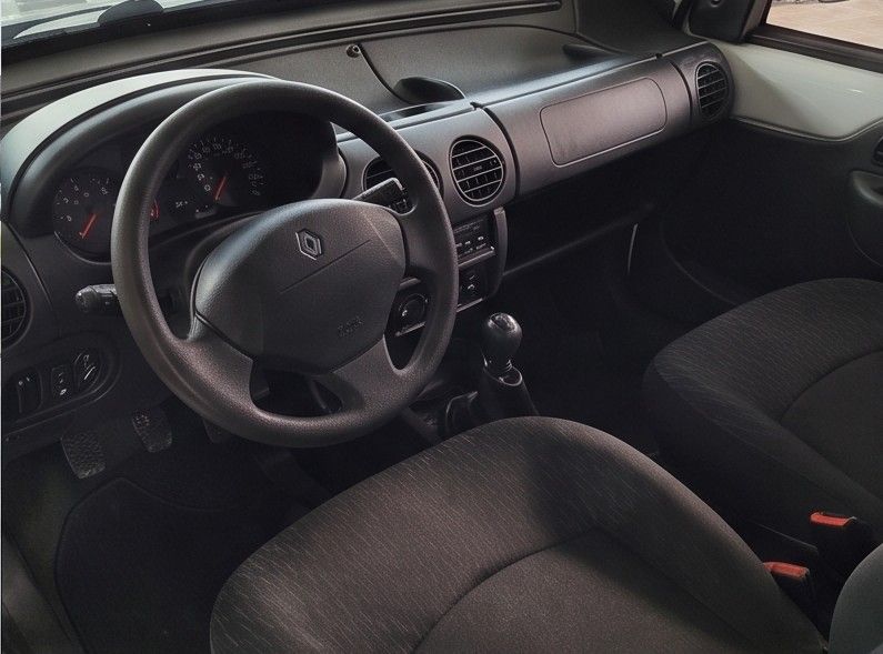 Renault KANGOO 1.6 EXPRESS 16V FLEX 4P MANUAL 2016/2017 CAMINHÕES & CAMIONETAS PASSO FUNDO / Carros no Vale