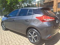 Toyota YARIS 1.5 16V FLEX XS CONNECT MULTIDRIVE 2021/2022 CAMINHÕES & CAMIONETAS PASSO FUNDO / Carros no Vale