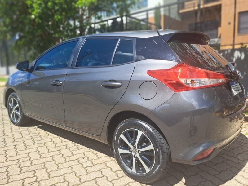 Toyota YARIS 1.5 16V FLEX XS CONNECT MULTIDRIVE 2021/2022 CAMINHÕES & CAMIONETAS PASSO FUNDO / Carros no Vale