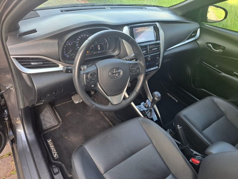 Toyota YARIS 1.5 16V FLEX XS CONNECT MULTIDRIVE 2021/2022 CAMINHÕES & CAMIONETAS PASSO FUNDO / Carros no Vale