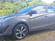 Toyota YARIS 1.5 16V FLEX XS CONNECT MULTIDRIVE 2021/2022 CAMINHÕES & CAMIONETAS PASSO FUNDO / Carros no Vale