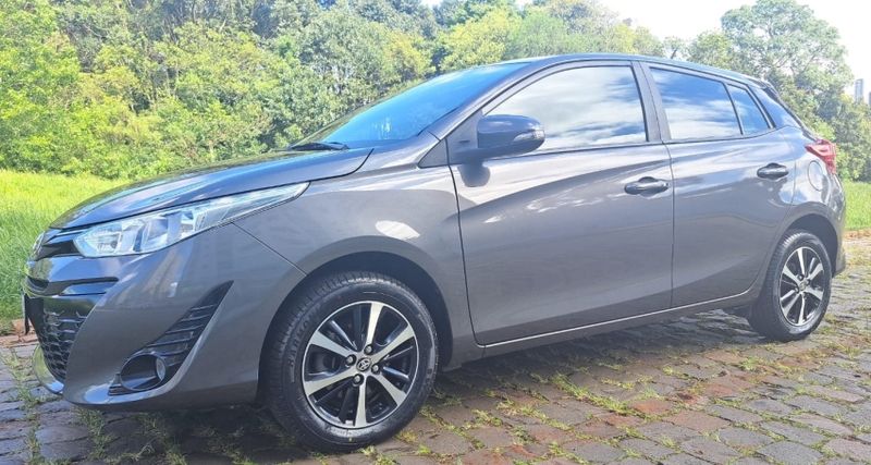 Toyota YARIS 1.5 16V FLEX XS CONNECT MULTIDRIVE 2021/2022 CAMINHÕES & CAMIONETAS PASSO FUNDO / Carros no Vale